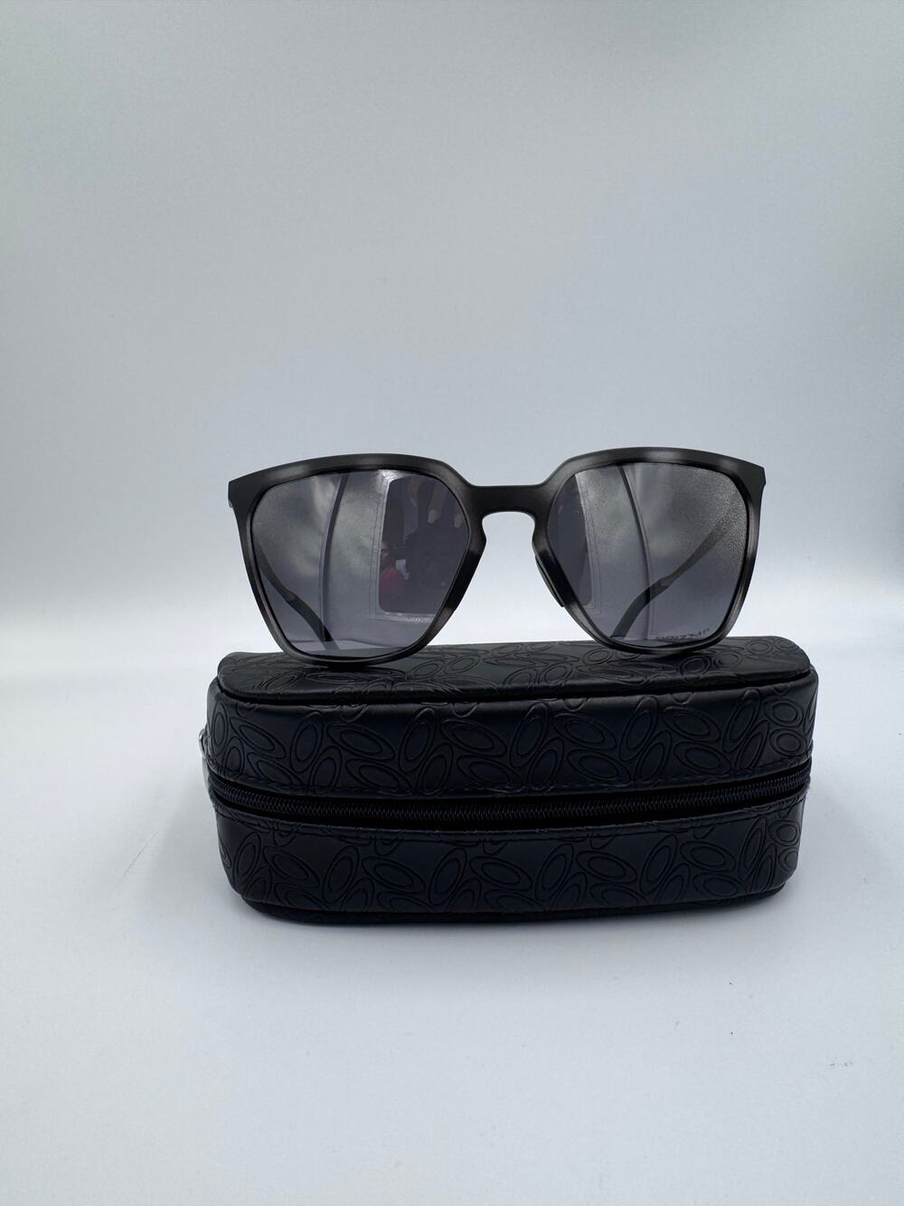 New Oakley prizm grey gradient Lenses, polished black ink Frame